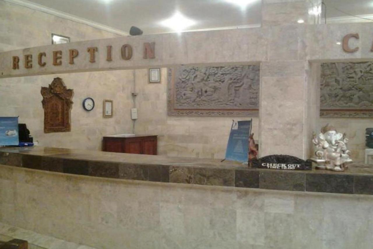 Oyo 2334 Melka Excelsior Hotel Сингараджа Экстерьер фото